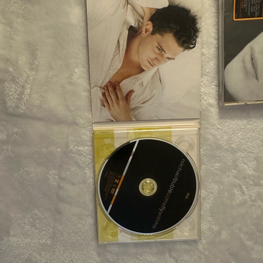 Michael Bublé Come Fly With Me signed Album. Missing one disc - Picture 3 of 5